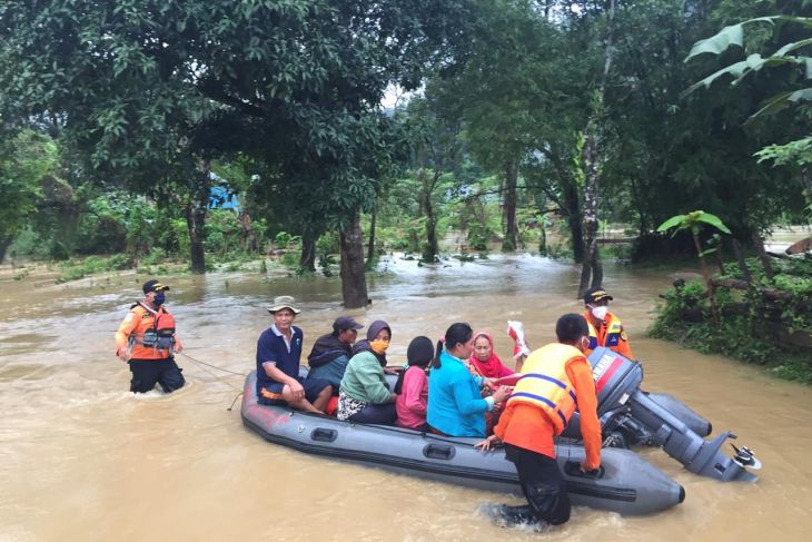Banjir merendam dua desa di Konawe Utara