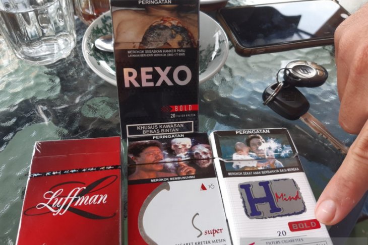 Rokok ilegal bertuliskan