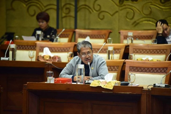 DPR: Klaim kalung anticorona harus berbasis prosedur riset