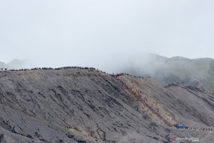 Ritual lelabuh Yadnya Kasada