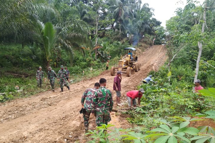 TMMD kerahkan alat untuk berat ratakan tanah