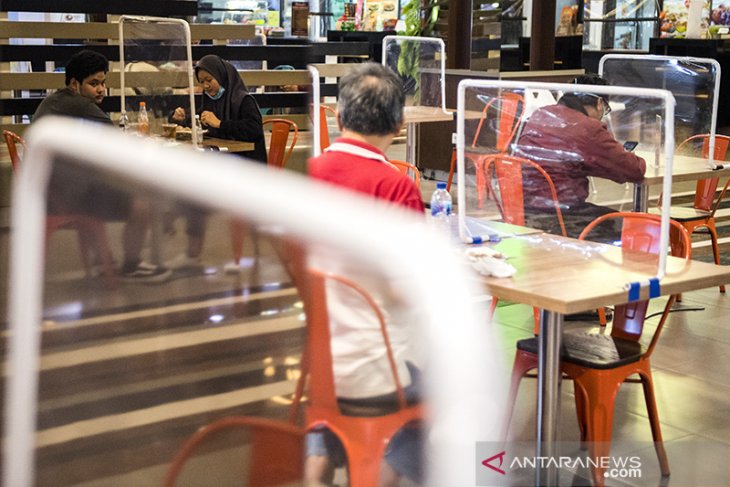 Penerapan protokol kesehatan di Food Court 