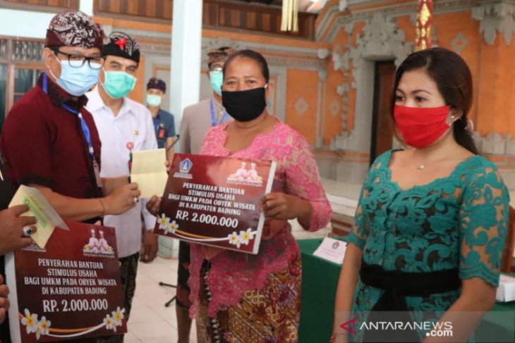 Badung serahkan stimulus tahap dua untuk pelaku UMKM objek wisata