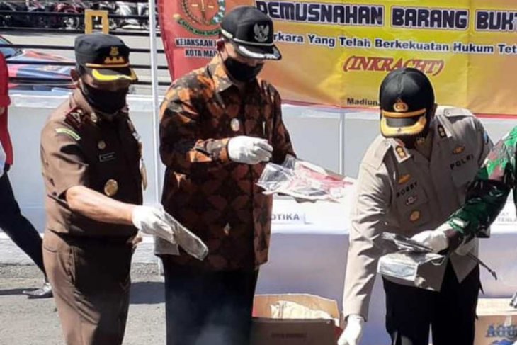 Kejaksaan Madiun musnahkan barang bukti kasus narkoba
