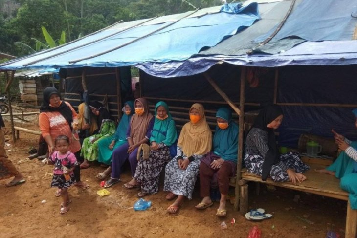 Warga korban bencana alam di Lebak minta direlokasi tempat layak huni