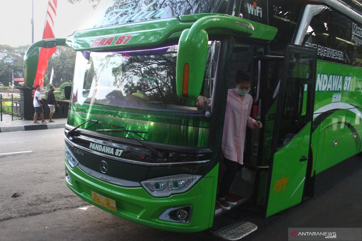 Cafe Wisata Berjalan Armada Bus