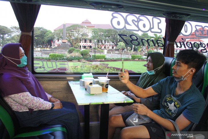 Cafe Wisata Berjalan Armada Bus