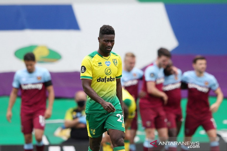 Terdegradasi, kapten Norwich Alexander Tettey minta maaf ke suporter