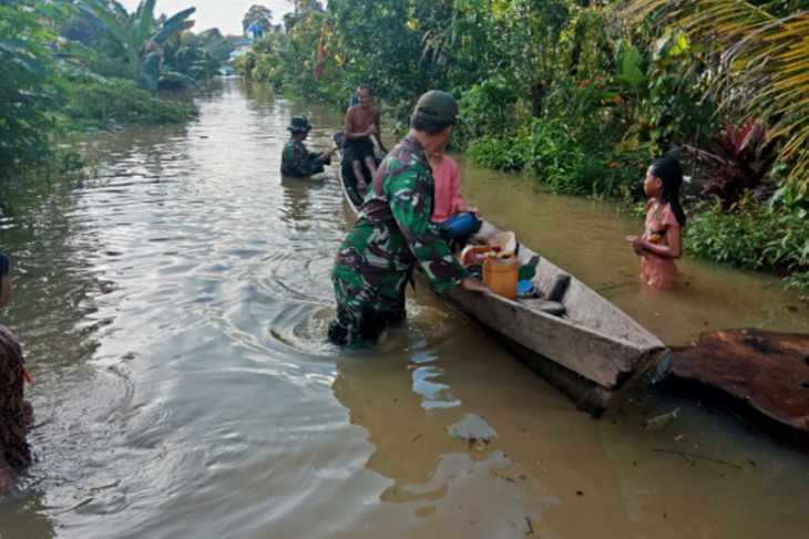 Tiga kecamatan di Kabupaten Sintang dikepung banjir ribuan rumah
