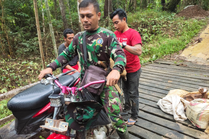 Warga ikut andil percepat pekerjaan pembangunan TMMD