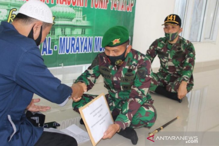 Kodam Sriwijaya bantu berikan bea siswa santri kurang mampu