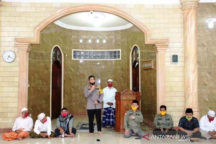 Hadapi normal baru, GTPP COVID-19 Tapsel serahkan bantuan ke Masjid Babur Rahmat