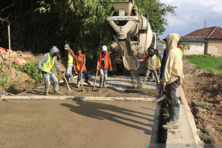 Pemkab Serang optimistis betonisasi jalan tuntas 2021