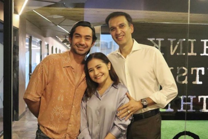 Reza Rahadian dan Prilly Latuconsina main