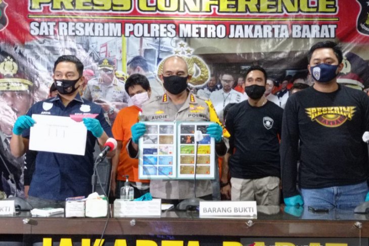 Hanya bermodal tusuk gigi, ketiga penjahat ini kuras uang lewat ATM