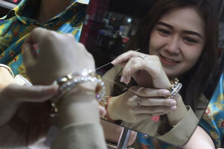 Harga emas diperkirakan akan menguat pada Juli 2020