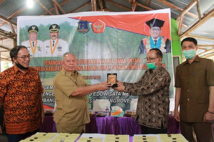 Tingkatkan ekonomi melalui sektor pariwisata, Tanjab Barat jalin kerja sama dengan Unja