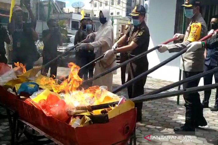 Kejaksaan Negeri Takengon musnahkan barang bukti sabu-sabu, ganja, dan miras