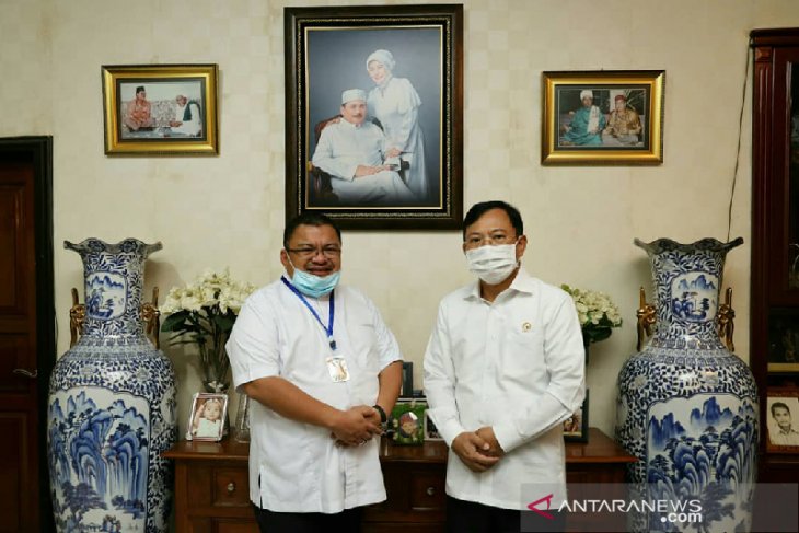 Silahturrahmi Menteri Kesehatan Bersama Keluarga Tokoh Banua Almarhum H.A Sulaiman HB