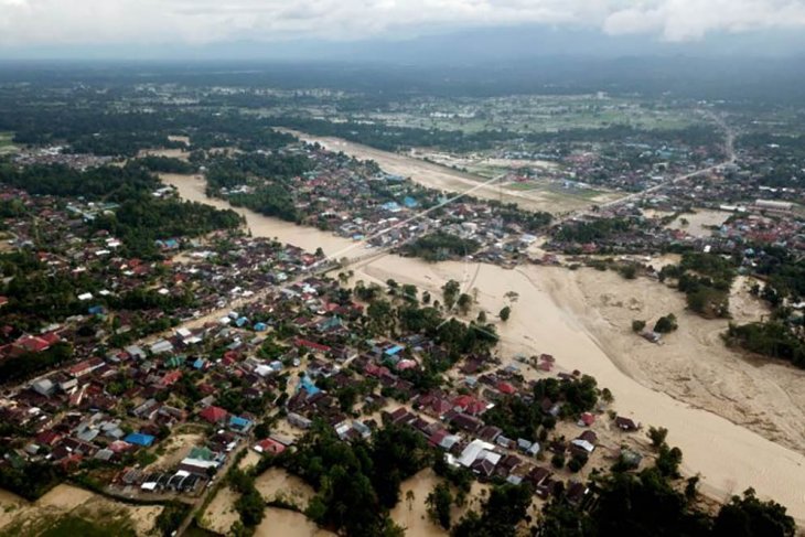 Dampak banjir bandang di kota Masamba