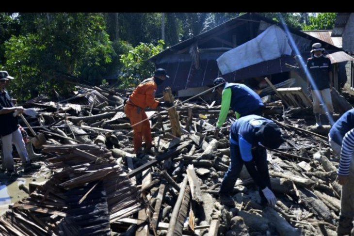 Pencarian Korban Banjir Luwu Utara