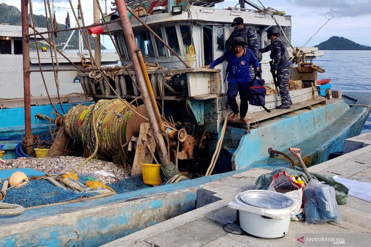 KRI Yos Sudarso Tangkap Kapal Ikan Asing