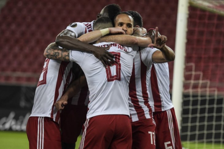 Olympiakos juara liga Yunani, suporter pesta tak peduli pandemi