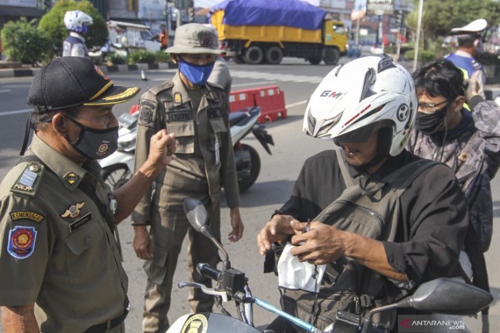 Satpol PP Depok dan DKI Jakarta operasi tertib masker gabungan