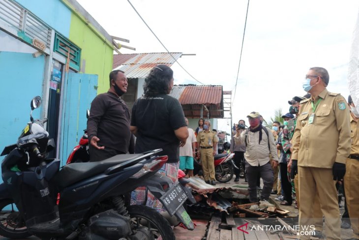 Pemprov Kalbar alokasikan 10.000 keping seng untuk korban puting beliung