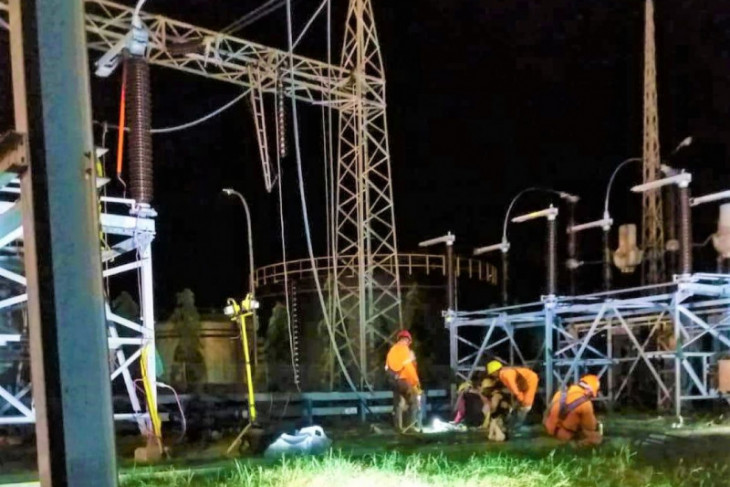 PLN Bali pulihkan gangguan listrik akibat layang-layang