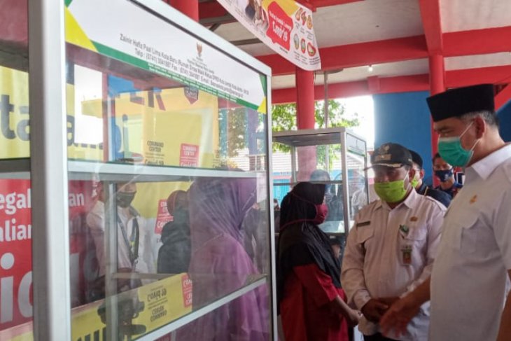 200 pelaku UMKM di Kota Jambi menerima bantuan etalase