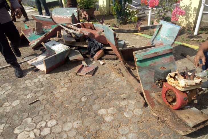 Kapal nelayan pelaku bom ikan dimusnahkan