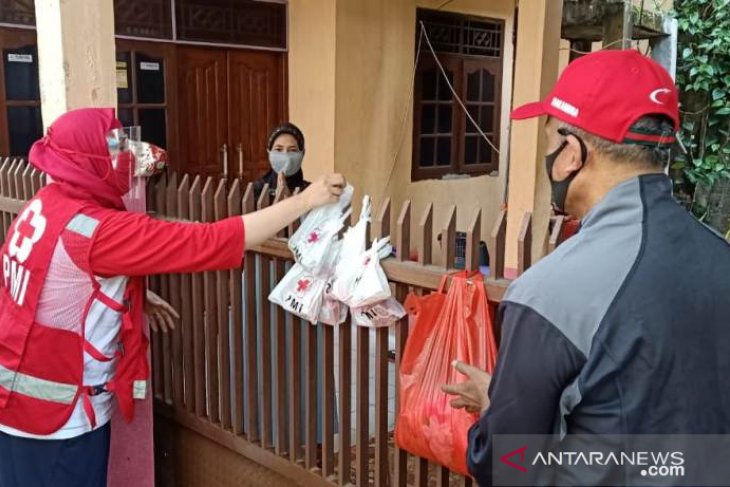 PMI dan warga bantu pasien isolasi mandiri