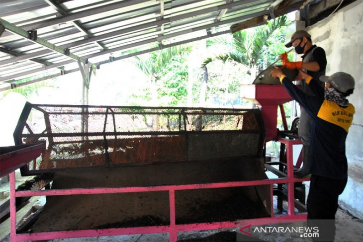 Pengolahan sampah organik menjadi pupuk kompos di Bogor