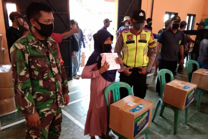 Polres Subang kawal penyaluran bansos Pemprov Jabar