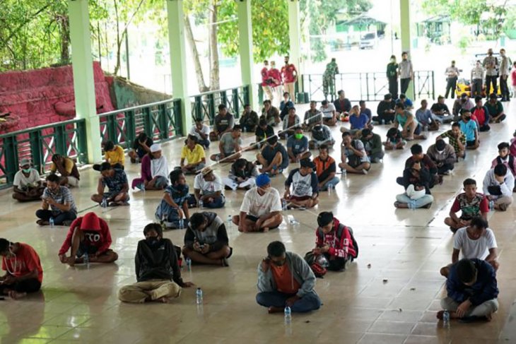 Warga terjaring razia masker di Gorontalo