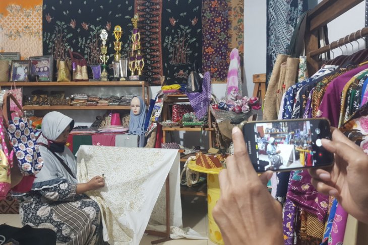 Pemkab Bekasi dorong UMKM pasarkan produk secara daring di masa pandemi