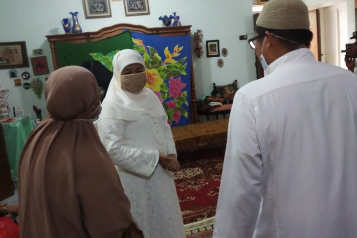 Gubernur Khofifah ucapkan duka cita meninggalnya ibunda Ketua DPD