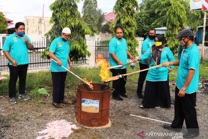 Disdukcapil Aceh Barat musnahkan 4.057 KTP dan KIA kedaluwarsa