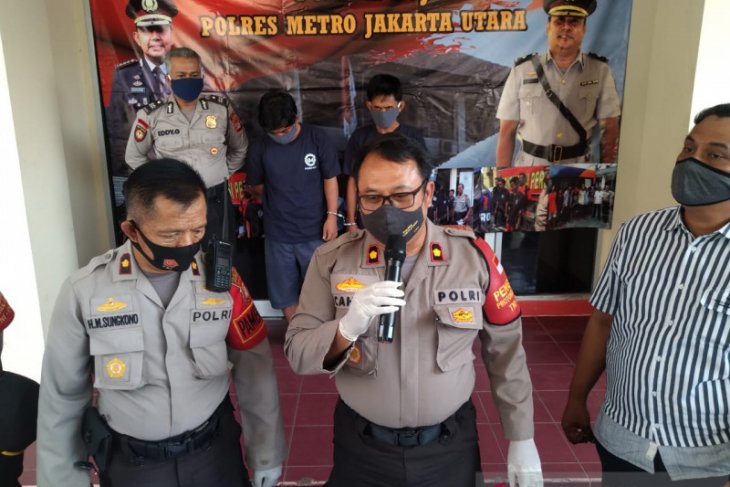Edarkan narkotika, dua orang petugas prasarana dan sarana umum Cilincing ditangkap polisi