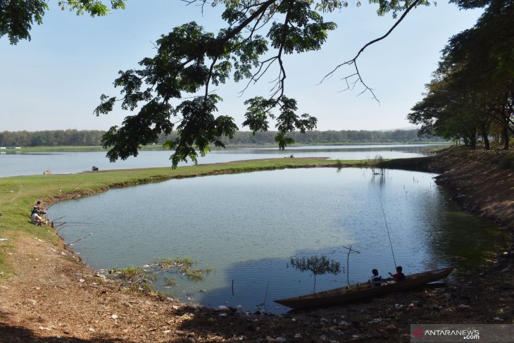 Waduk Saradan Mulai Menyusut