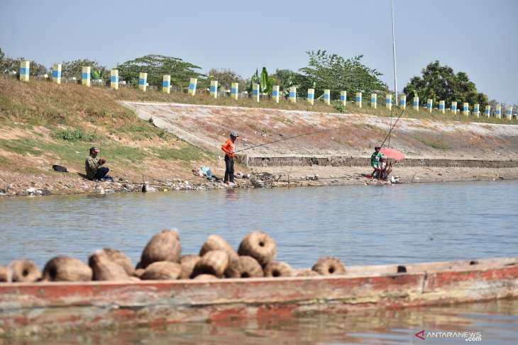 Waduk Saradan Mulai Menyusut