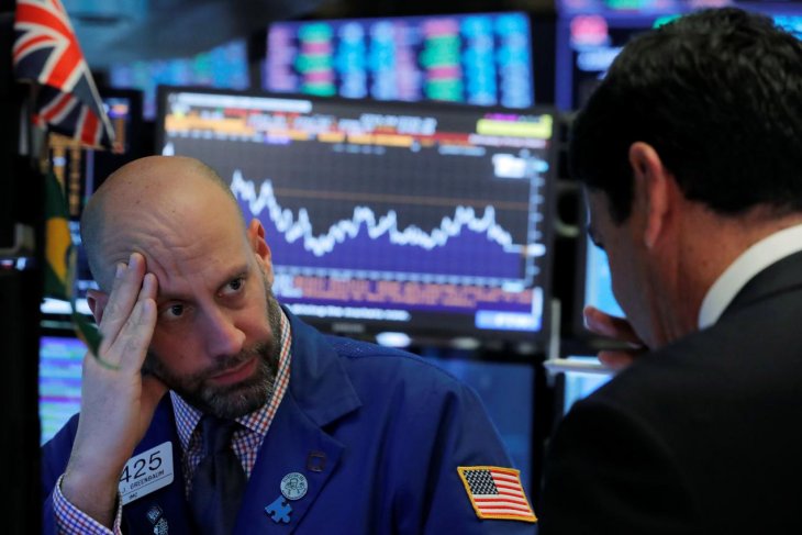 Wall Street lebih rendah dipicu aksi jual jelang akhir pekan