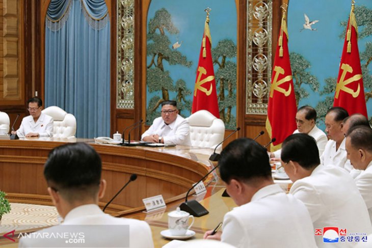 Korea Utara mengirim bantuan ke kota perbatasan di tengah penguncian