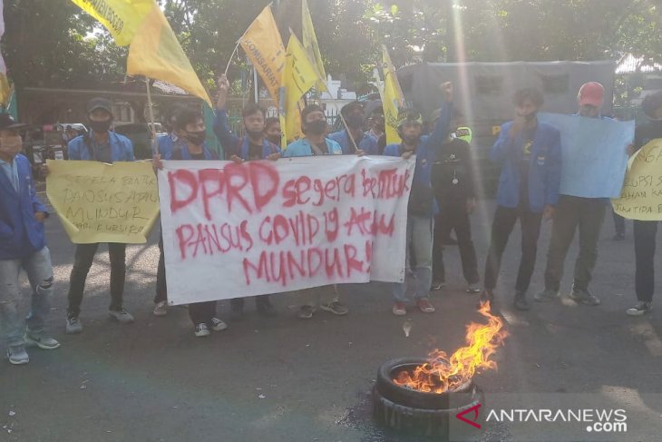 Mahasiswa desak DPRD Bogor bentuk pansus anggaran COVID-19