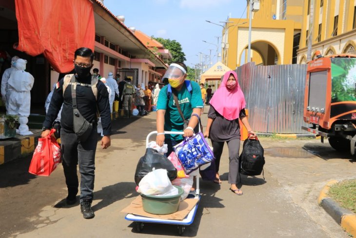 Setiap hari puluhan pasien COVID-19 di Surabaya sembuh