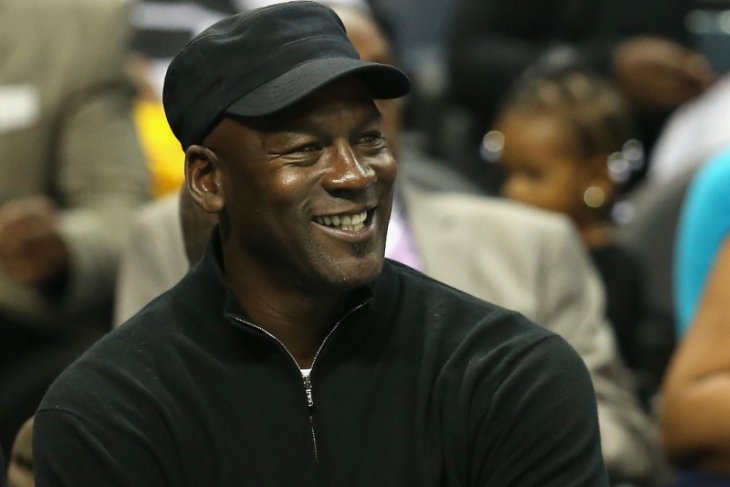 Jersey basket pertama Michael Jordan di Chicago Bulls dilelang