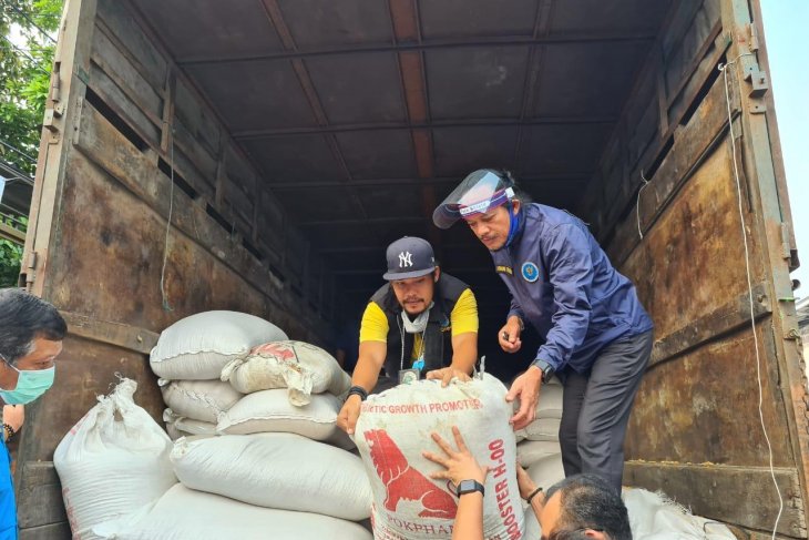 Six held for allegedly smuggling drugs in cargo truck