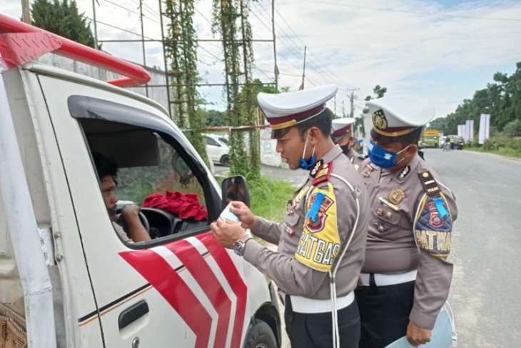 Masker untuk pengendara di Operasi Patuh Toba 2020 Simalungun