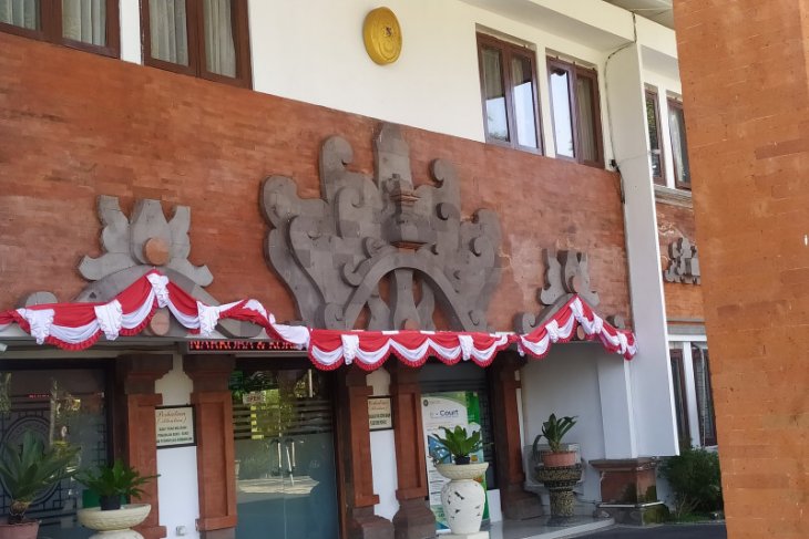 PN Denpasar tuntut kurir 3 kg ganja selama 16 tahun